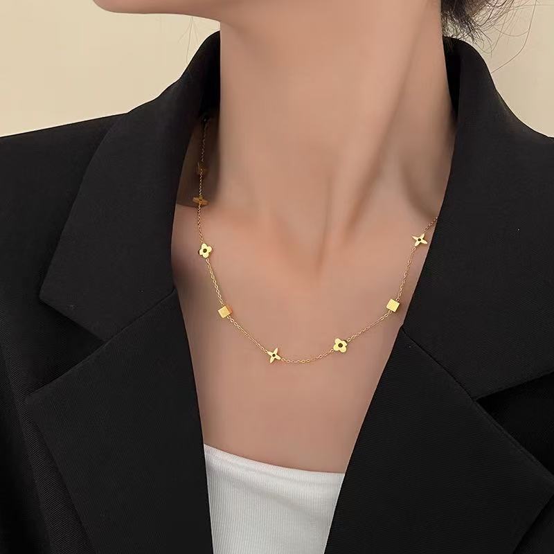 Four-leaf clover titanium steel necklace for women, light luxury niche high-end four-pointed star collar chain, 2025 new popular necklace