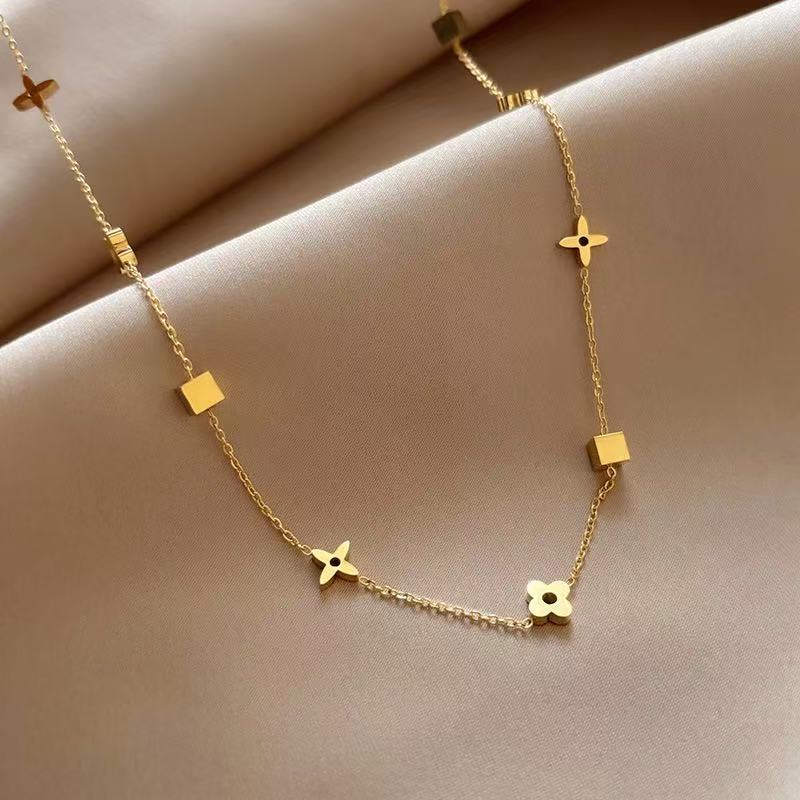 Four-leaf clover titanium steel necklace for women, light luxury niche high-end four-pointed star collar chain, 2025 new popular necklace