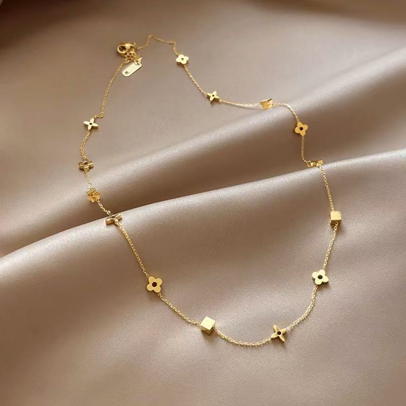 Four-leaf clover titanium steel necklace for women, light luxury niche high-end four-pointed star collar chain, 2025 new popular necklace